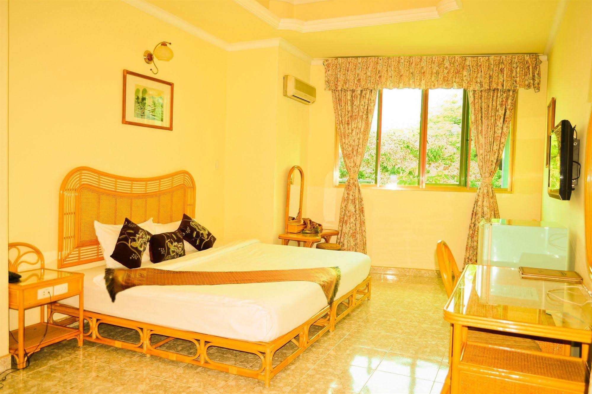Evergreen Hotel 2*